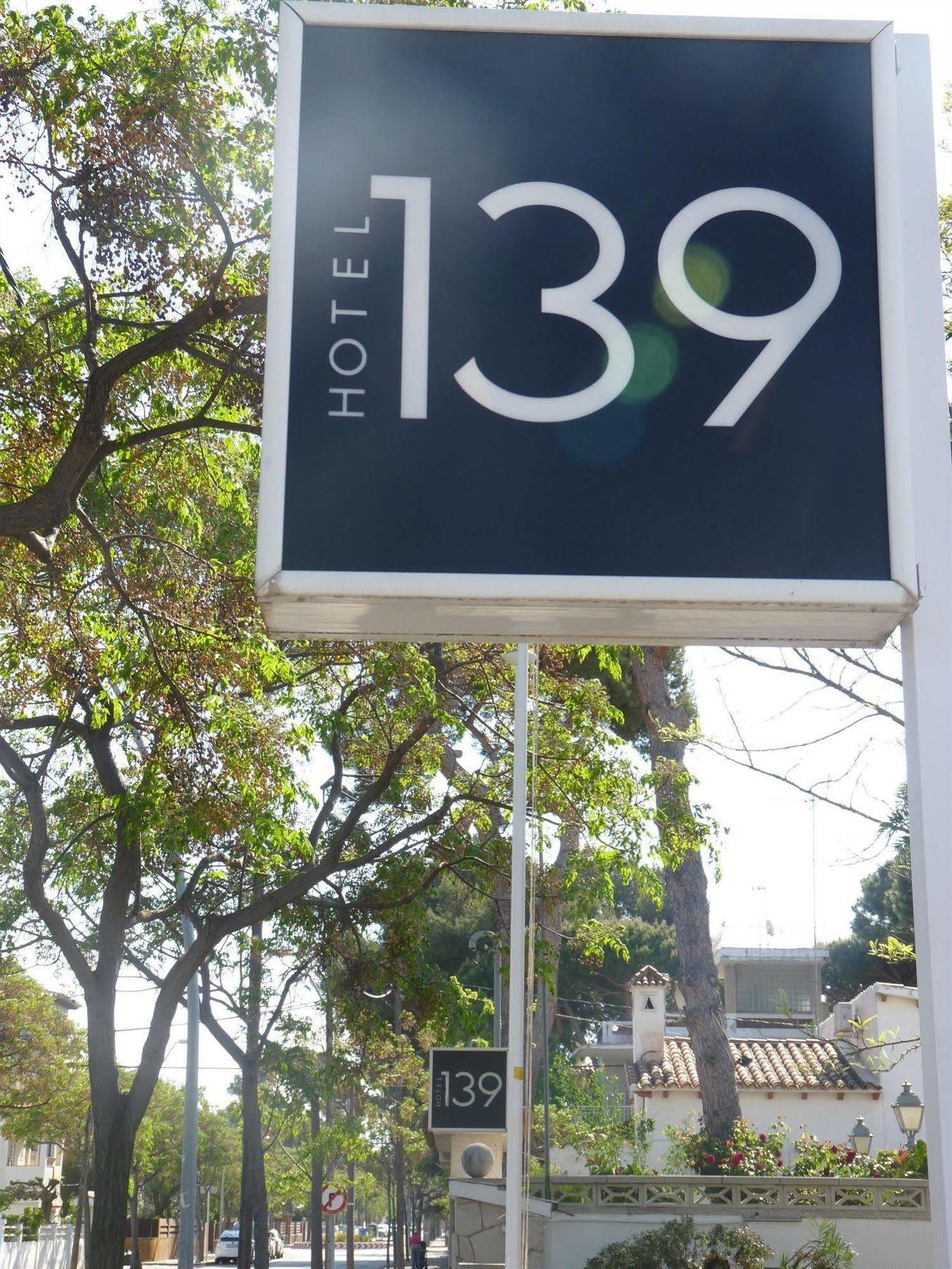 โรงแรม 139 กาสเตย์เดเฟลส์ ภายนอก รูปภาพ